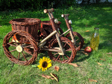 Charger l'image dans la galerie, Cache-pot vélo en osier et bois
