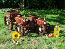 Charger l'image dans la galerie, Cache-pot tracteur en osier et bois